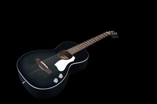 Art & Lutherie - Roadhouse Q-Discrete Indigo Burst #047703