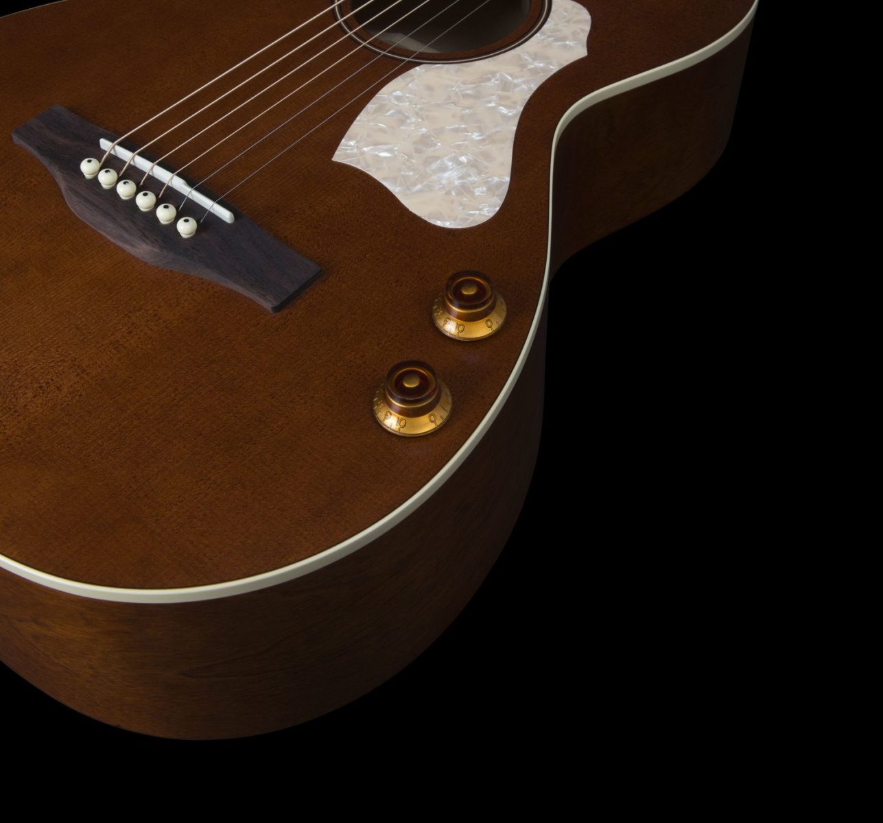Art & Lutherie Roadhouse Havana Brown Q-Discrete pickup