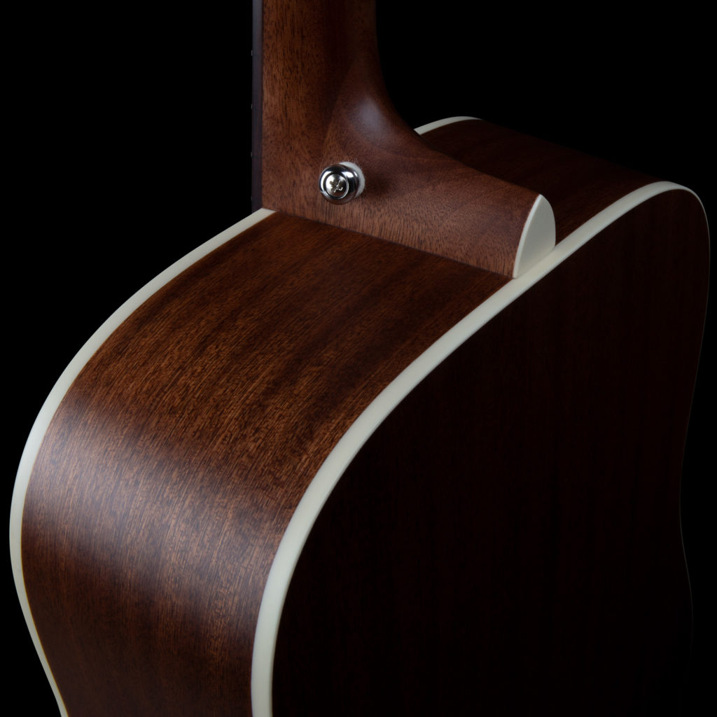 Art & Lutherie Americana Natural EQ - 050703 side