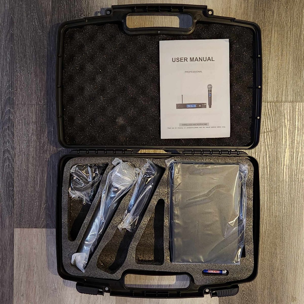 Music 8 - M8 100 HH Wireless Microphone Package