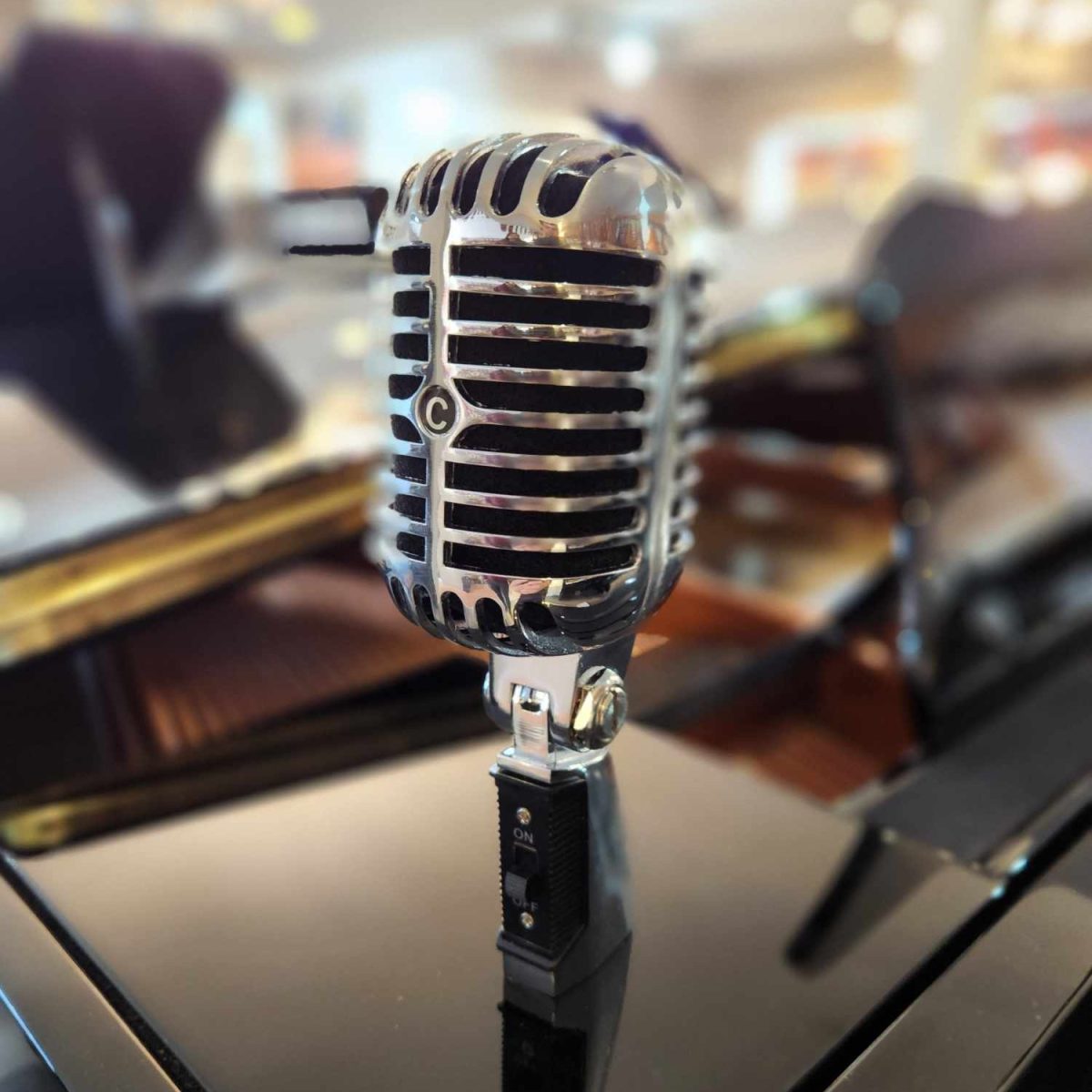 Music 8 - Classic Silver Microphone