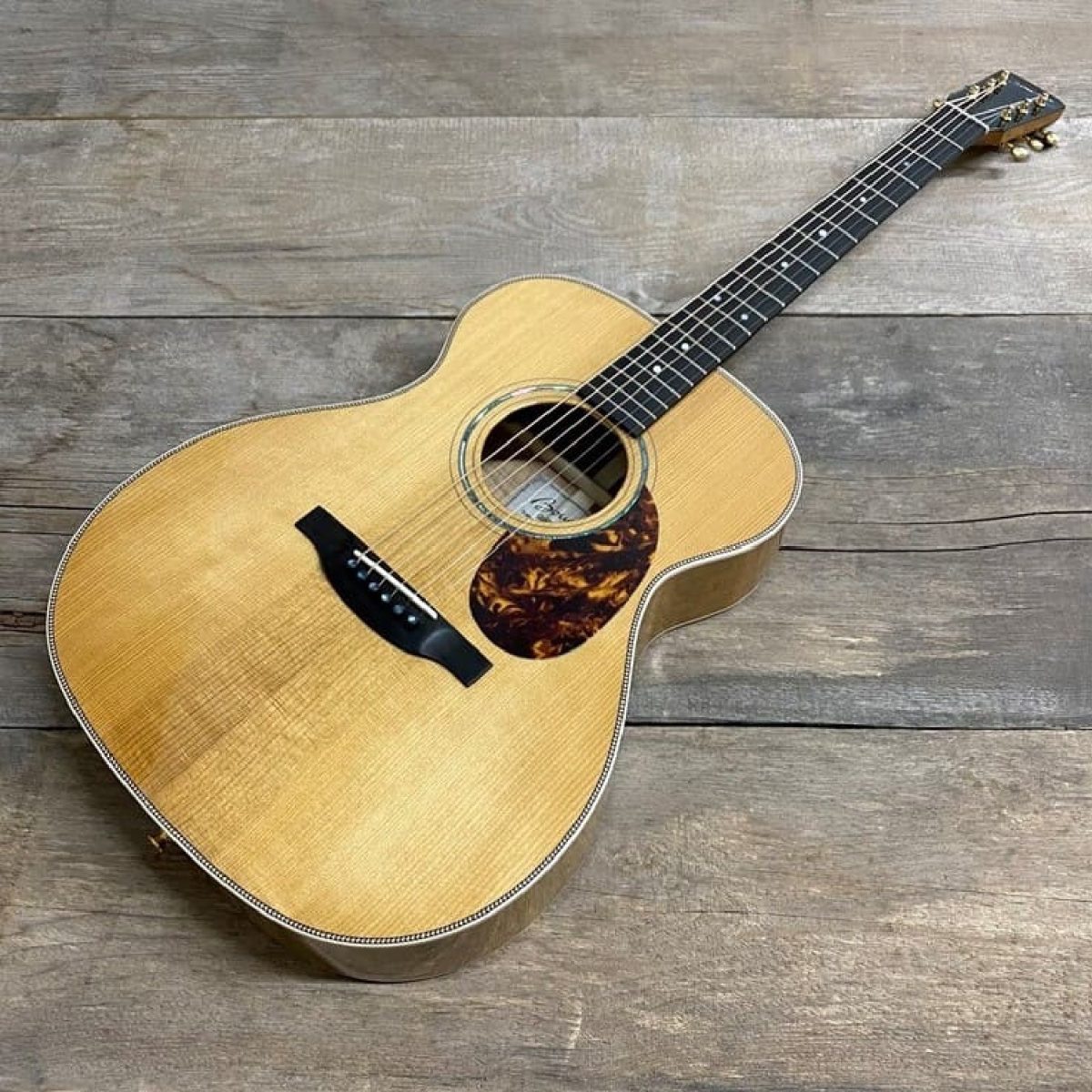 Boucher - GR-SG-161-T Grand Reserve Torrified Flamed Maple OM Hybrid Side