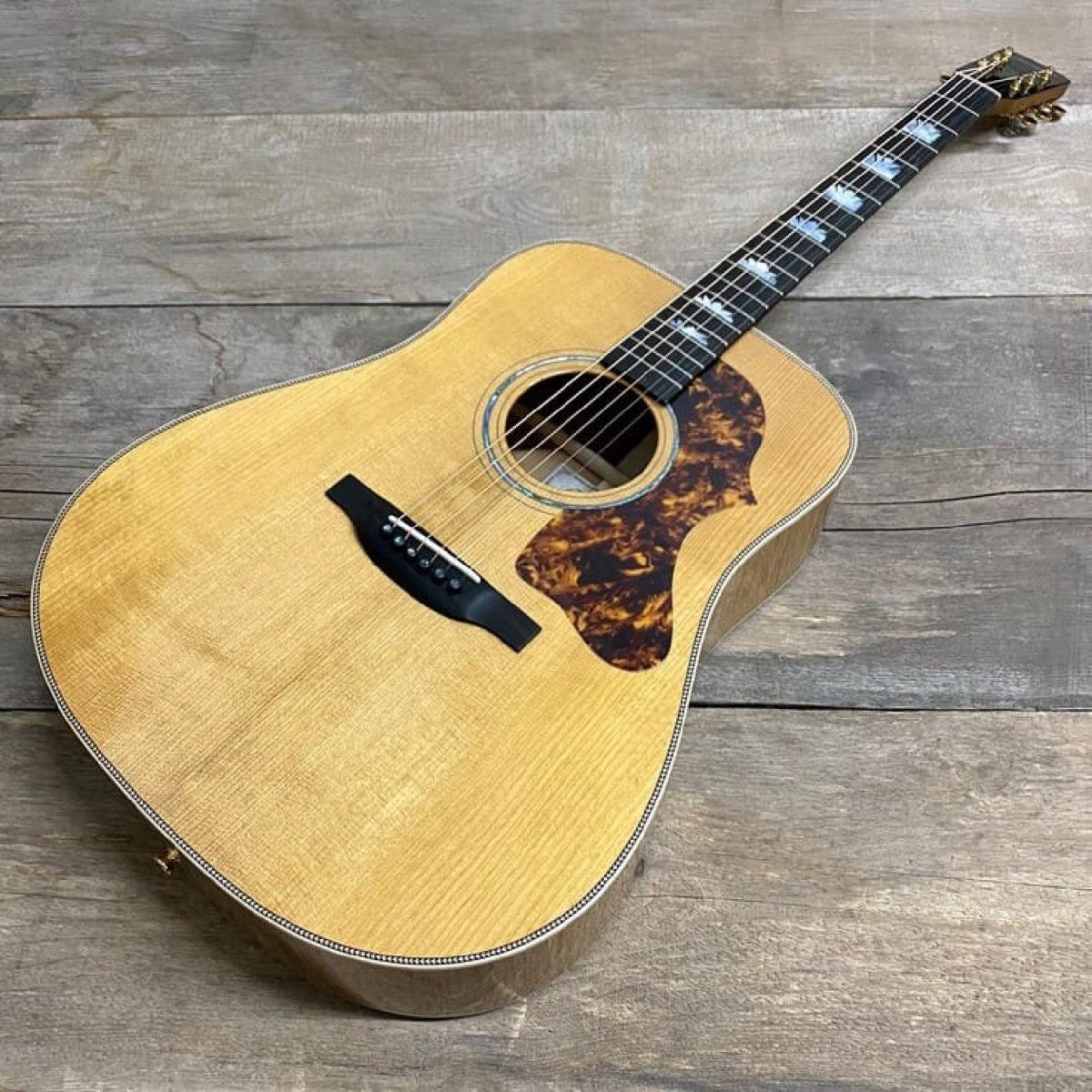Boucher - GR-SG-162-T Grand Reserve Torrified Flamed Maple Dreadnought Side