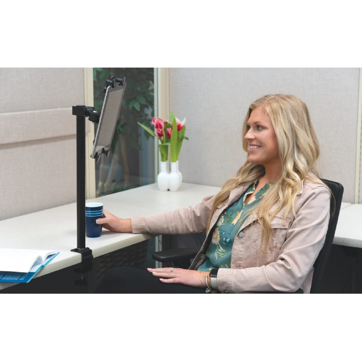 CAD Audio - TH1 Universal Tablet Holder Use 2