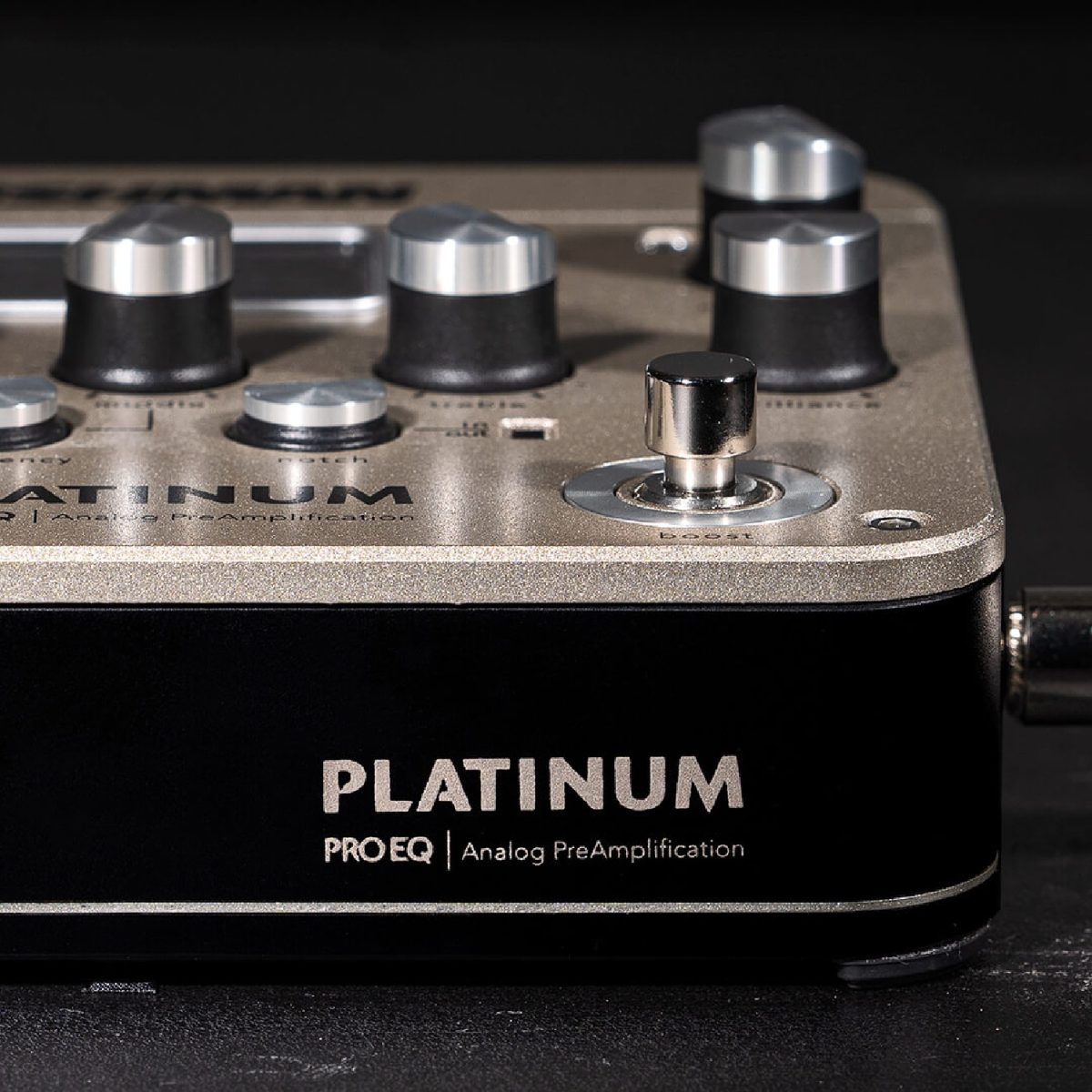 Fishman - Platinum - Pro EQ/DI Analog Preamp Front