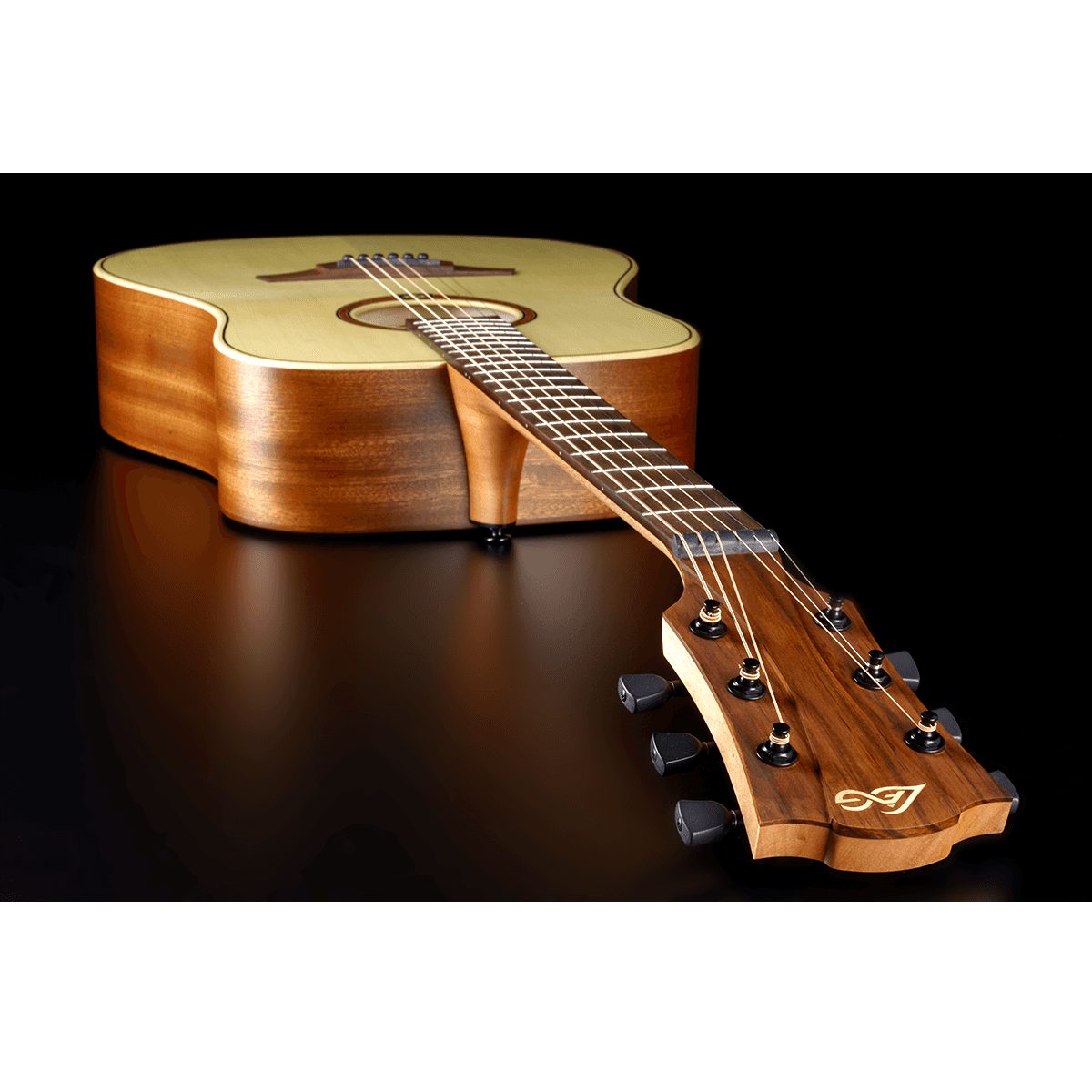 Lag Guitars Tramontane TL70D head