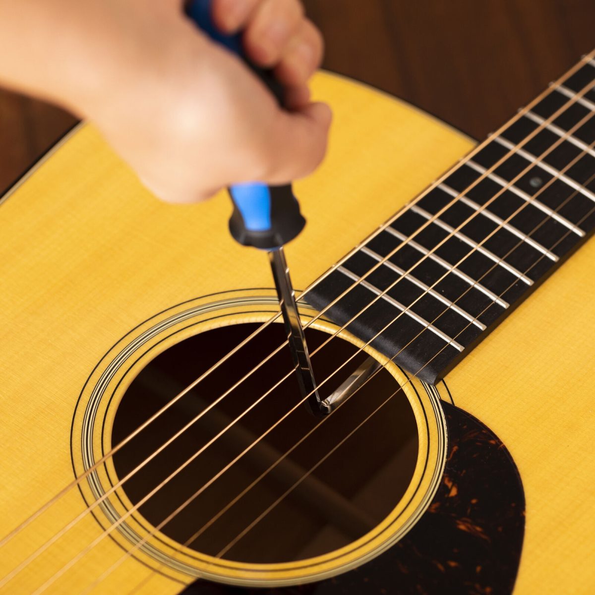 Martin - 4mm Sound Hole Truss Rod Driver (CruzTools®) - 18TOOL16 Working