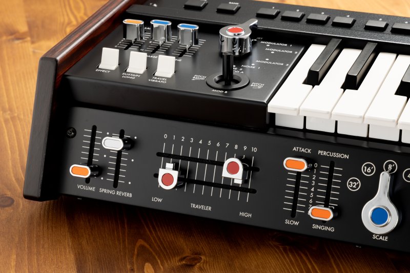 Korg - 37-Key Mini 700S Synthesizer With Case #MINIKORG700SM