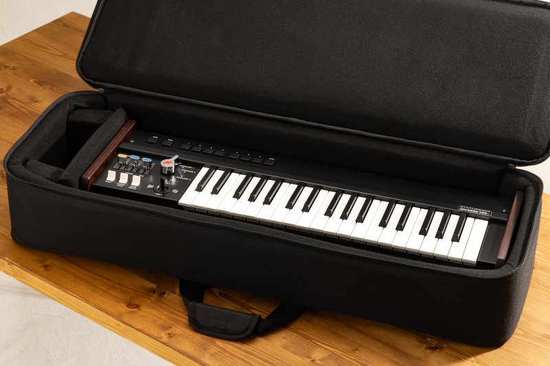 Korg - 37-Key Mini 700S Synthesizer With Case #MINIKORG700SM