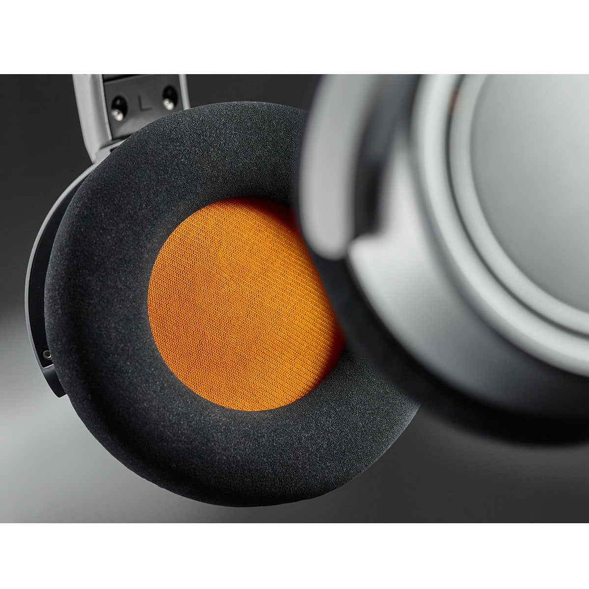 Neumann NDH20 - Studio Headphone inside ear
