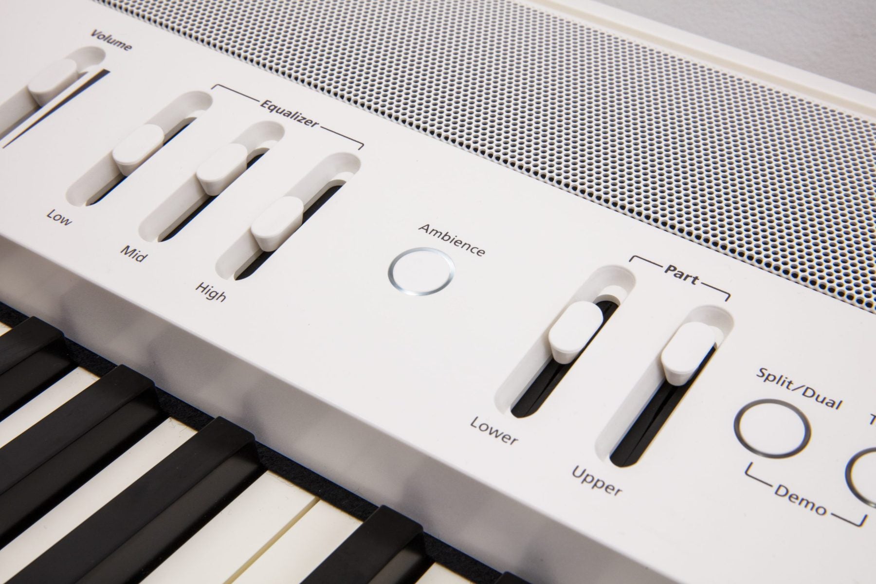 Roland FP60XWH