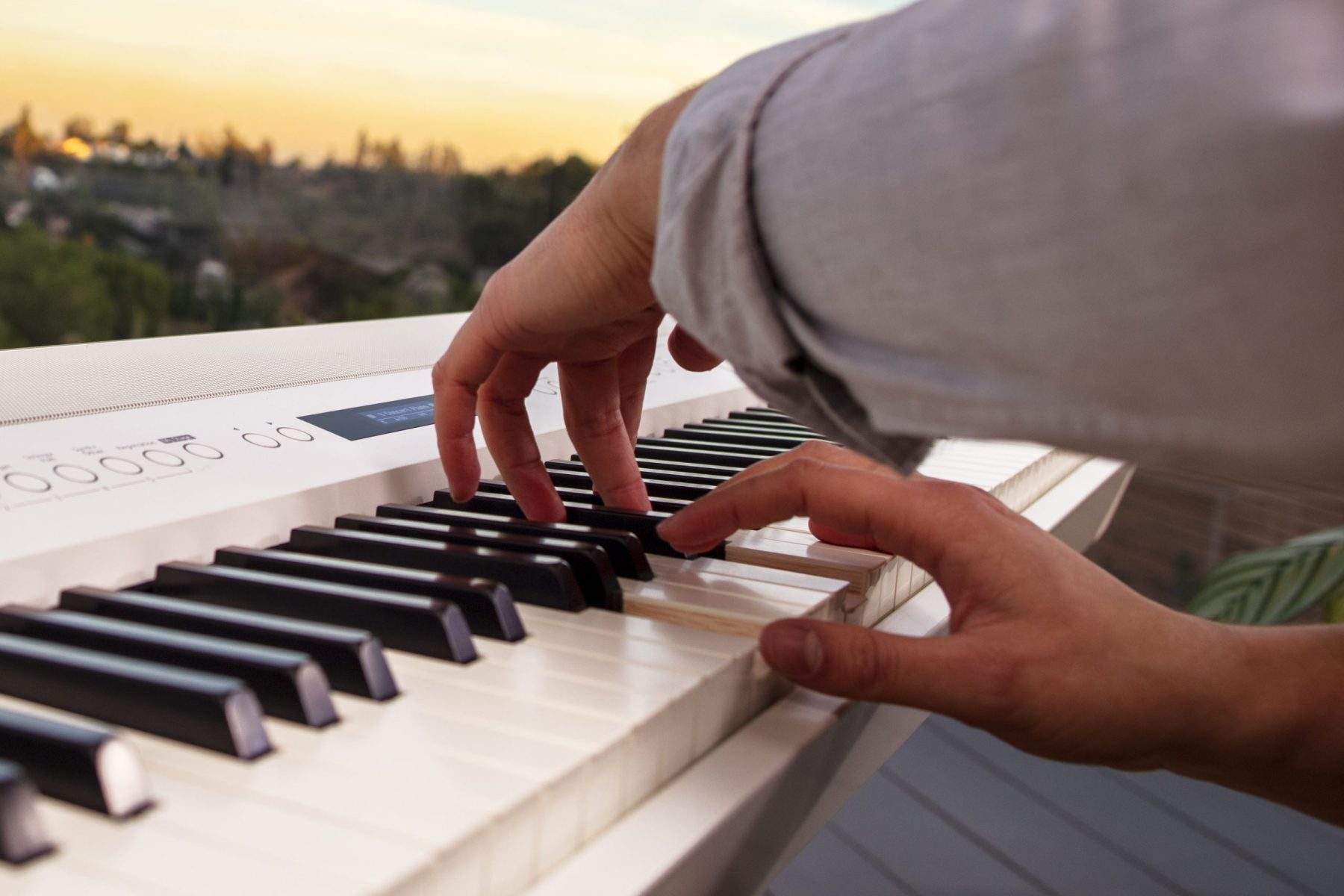 Roland FP90XWH close-up