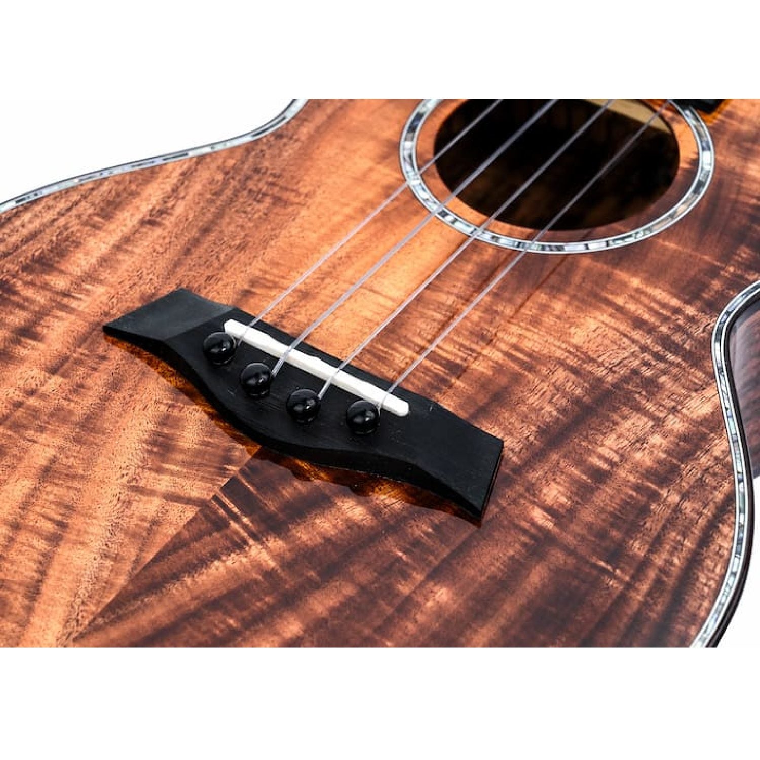 Twisted Wood KO2000 Ukulele body perspective