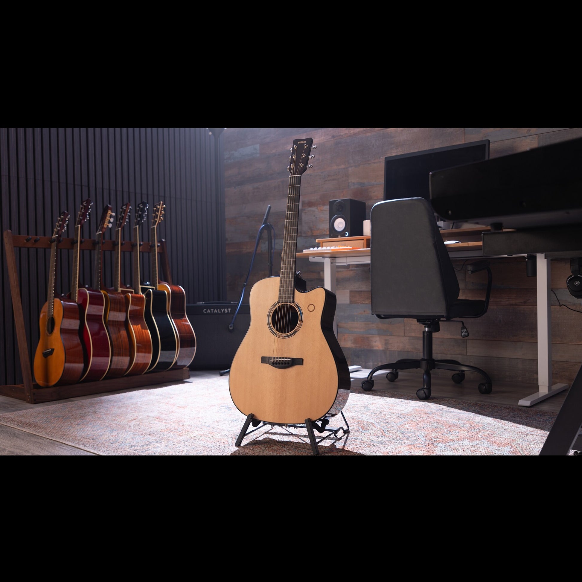 Yamaha - TAG3 C Natural TransAcoustic Dreadnought Cutaway