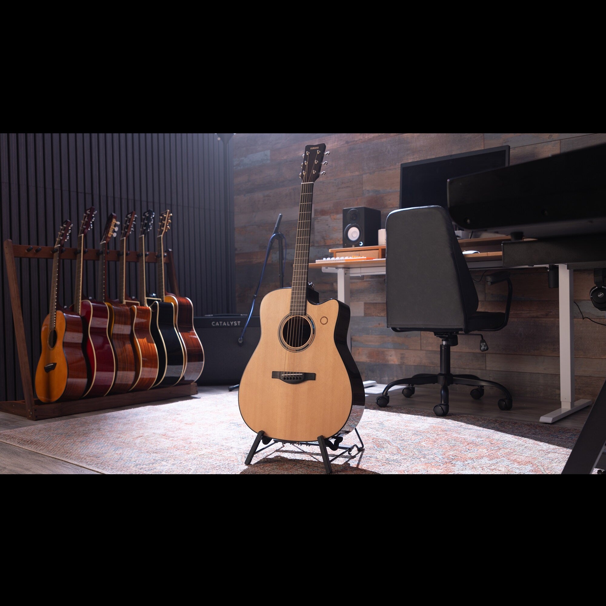 Yamaha - TAG3 C Natural TransAcoustic Dreadnought Cutaway